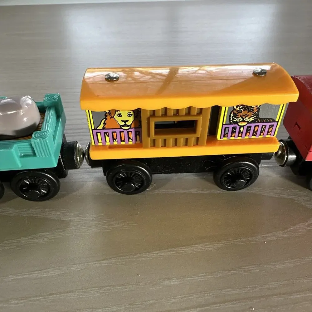 Authentic Learning Wooden Thomas Train Ivo Hugh with Zoo Cars!